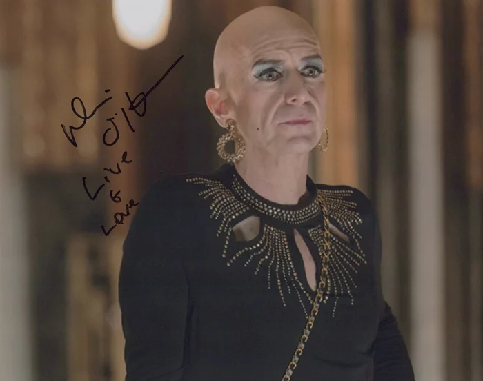 Denis O'Hare autograph
