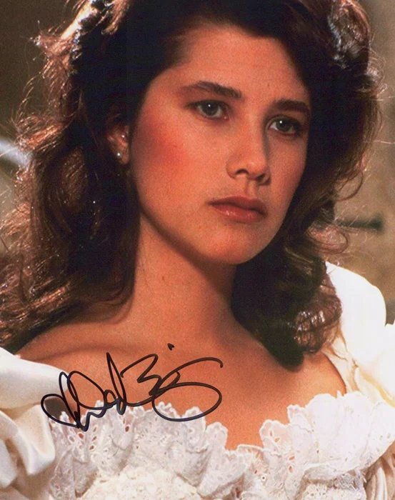 Daphne Zuniga autograph