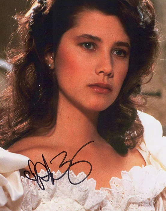 Daphne Zuniga autograph