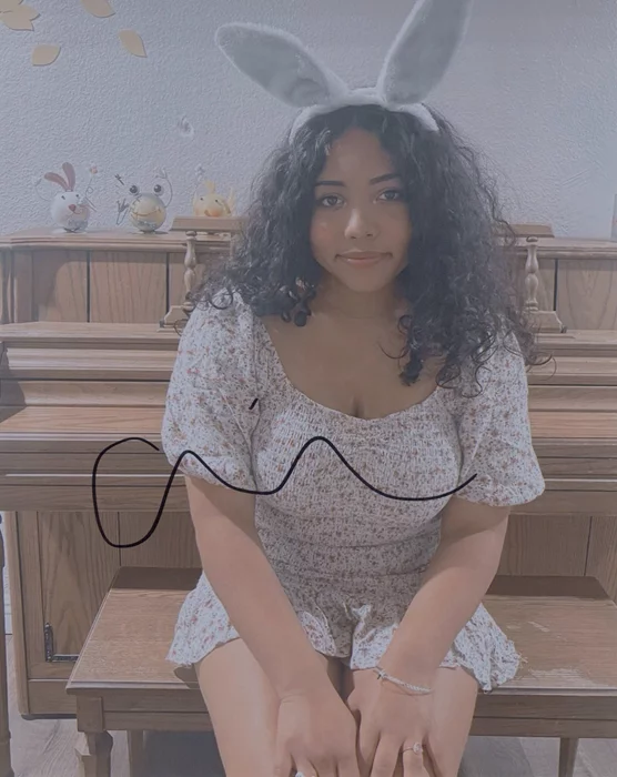 Anica Rose autograph