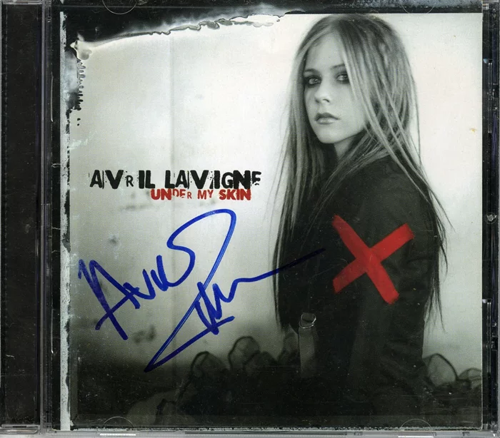 Avril Lavigne autograph