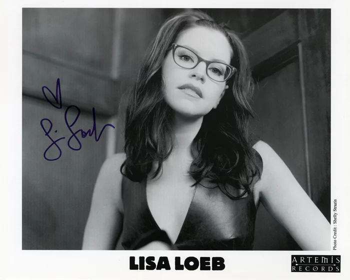 Lisa Loeb autograph