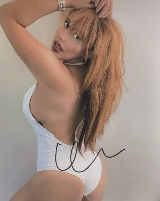 Claudia Alvarado autograph