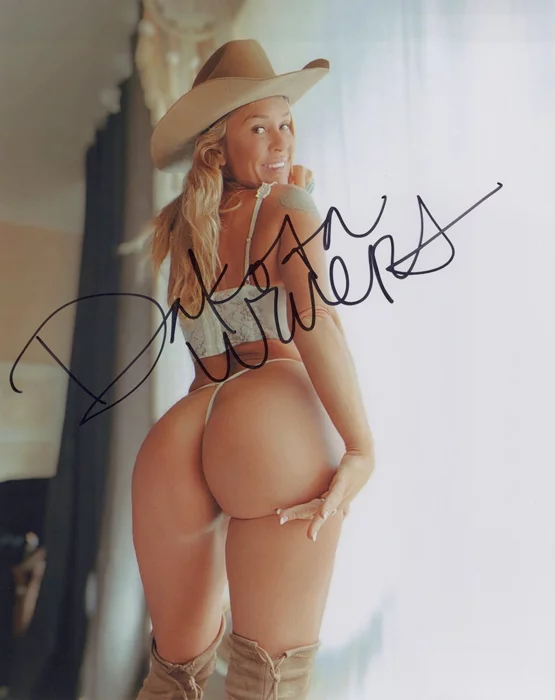Dakota Waters autograph
