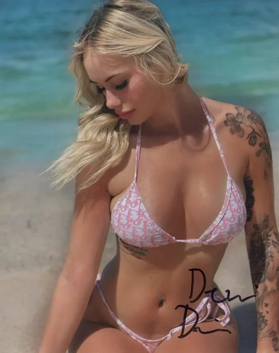 Demi Dior autograph