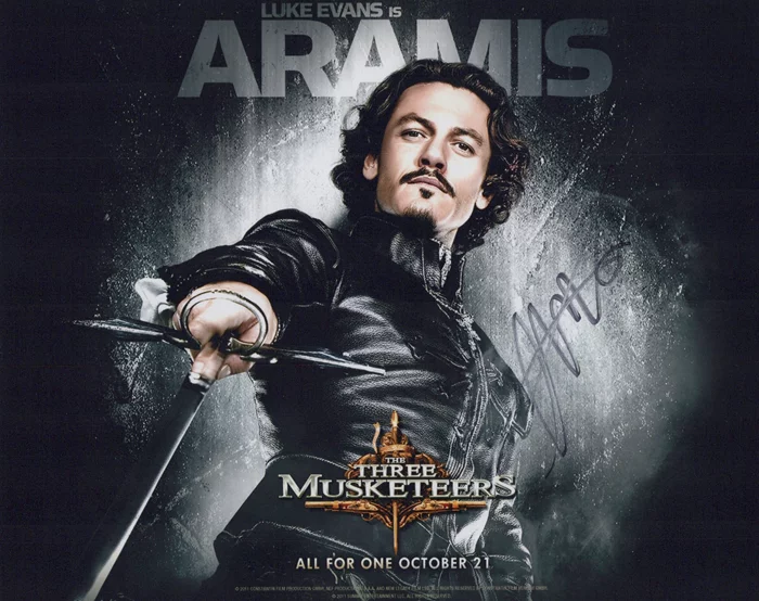Luke  Evans autograph
