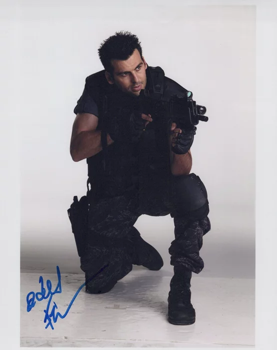 Oded Fehr autograph