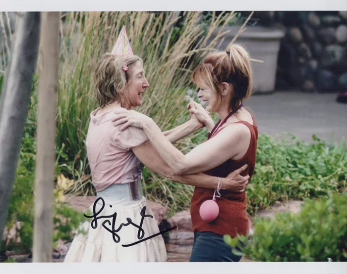 Lin Shaye autograph