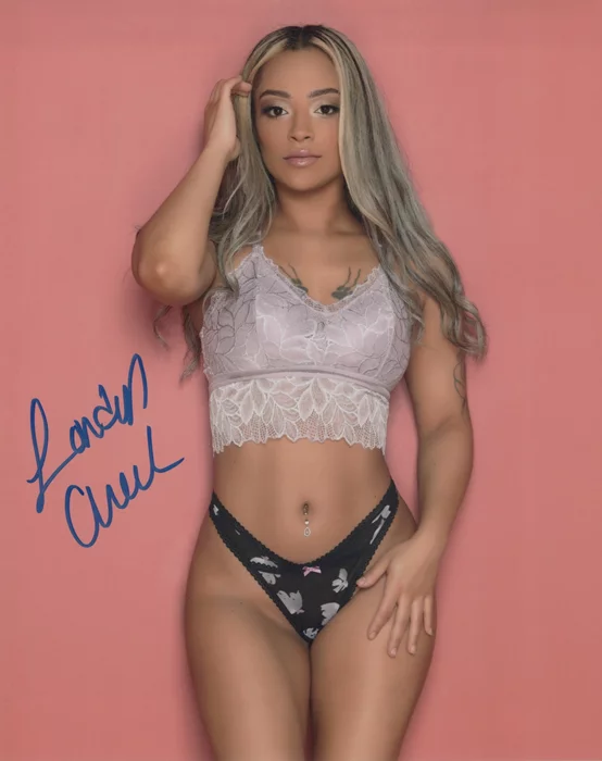 Londyn Chanel autograph
