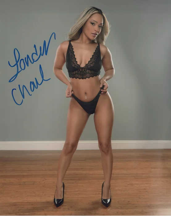 Londyn Chanel autograph