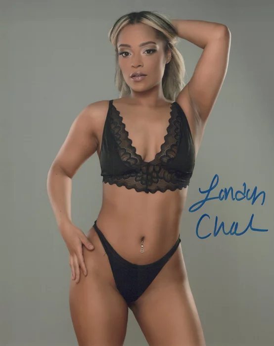 Londyn Chanel autograph
