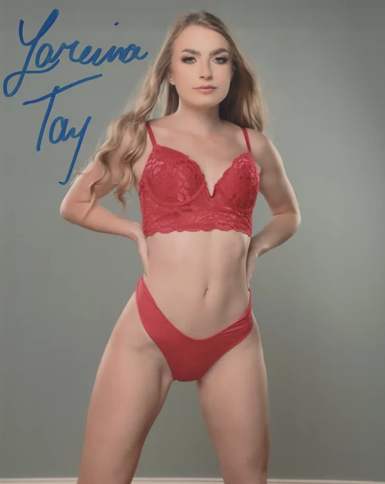 Lareina Tay autograph