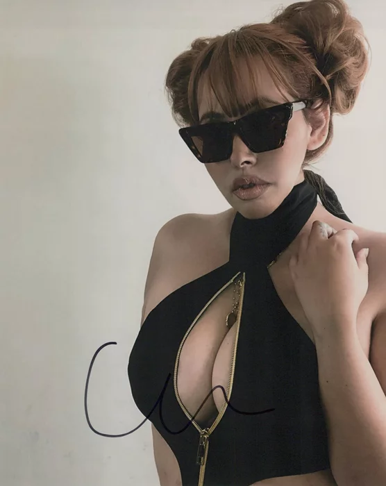 Claudia Alvarado autograph