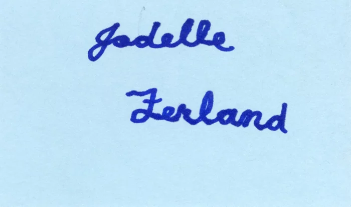 Jodelle Ferland autograph