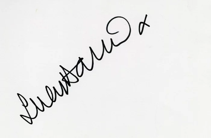 Lucy Davis autograph
