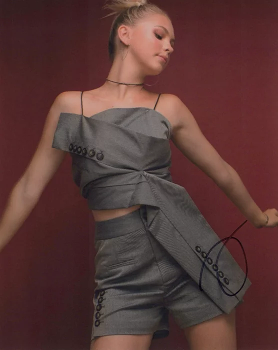 Jordyn Jones autograph