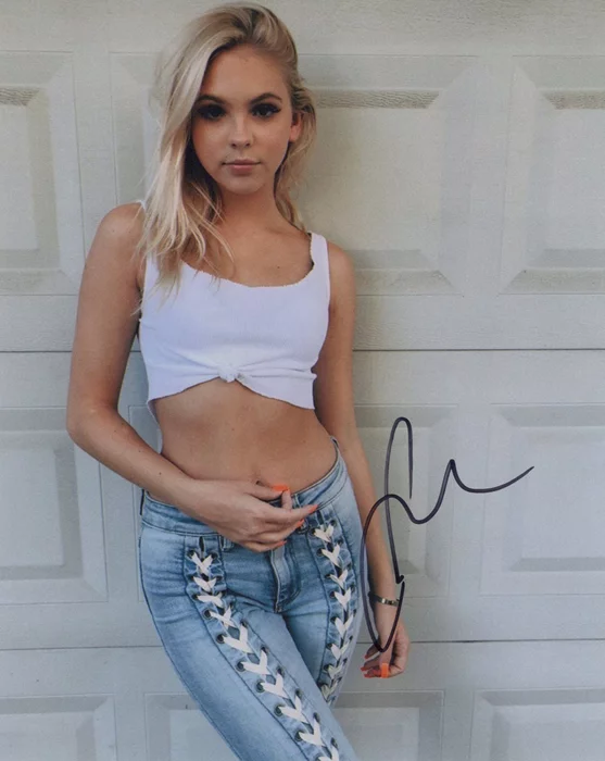 Jordyn Jones autograph