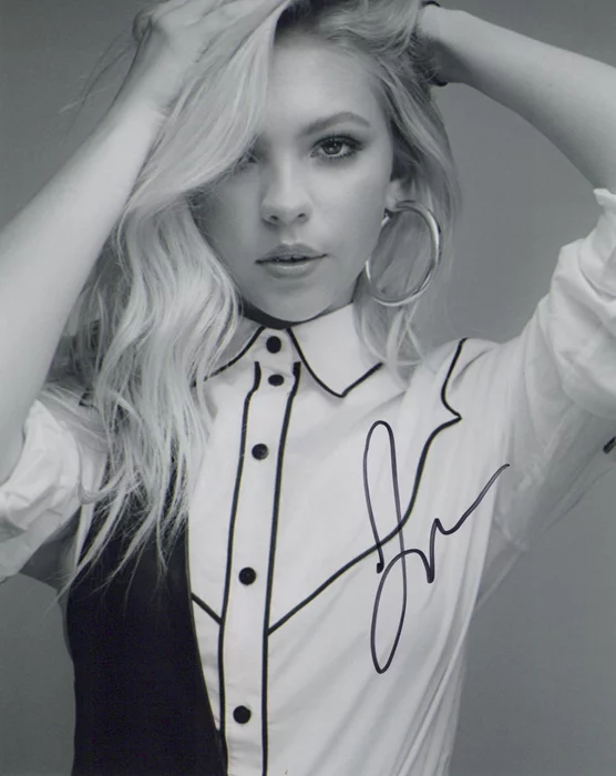 Jordyn Jones autograph