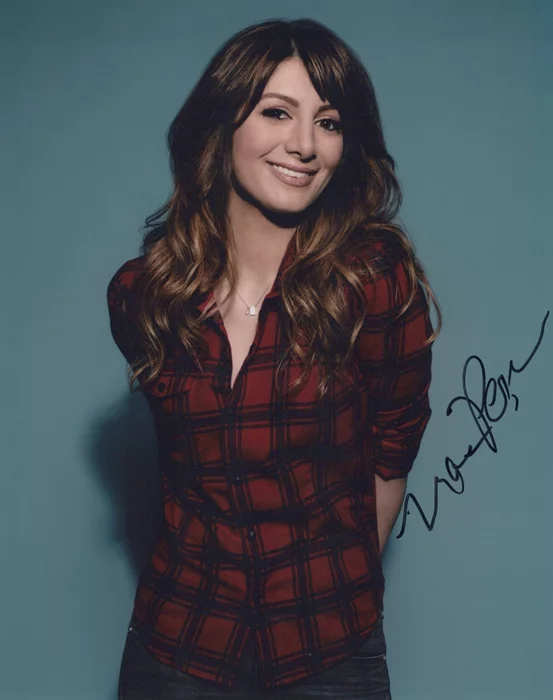 Nasim Pedrad autograph