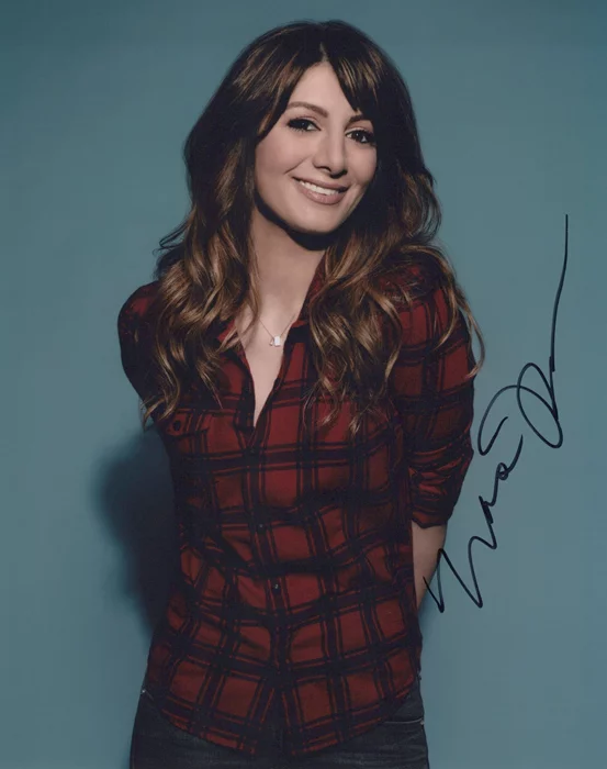 Nasim Pedrad autograph