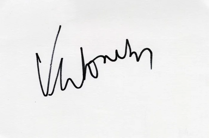 Lady Victoria Hervey autograph