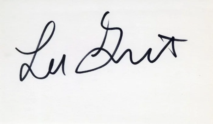 Lee Grant autograph