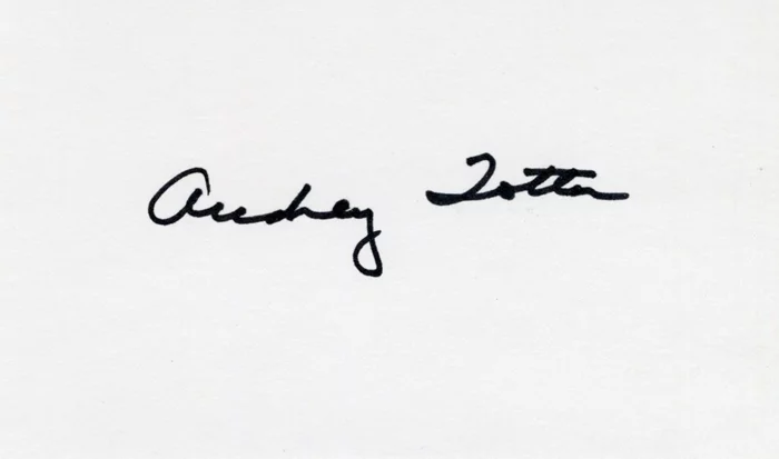 Audrey Totter autograph