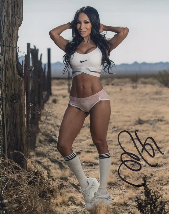 Monica Goe autograph