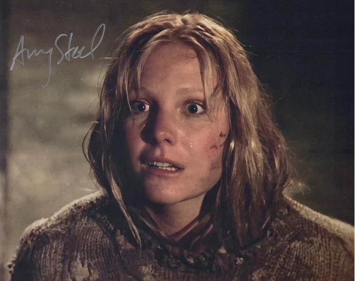 Amy Steel autograph