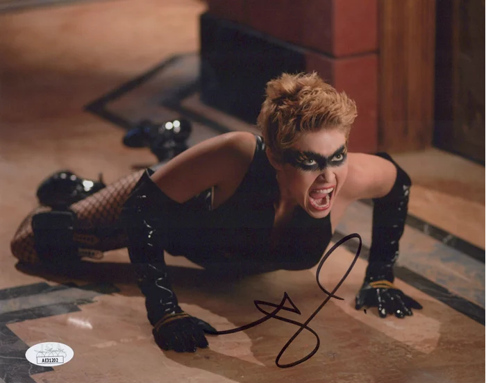 Alaina Huffman autograph