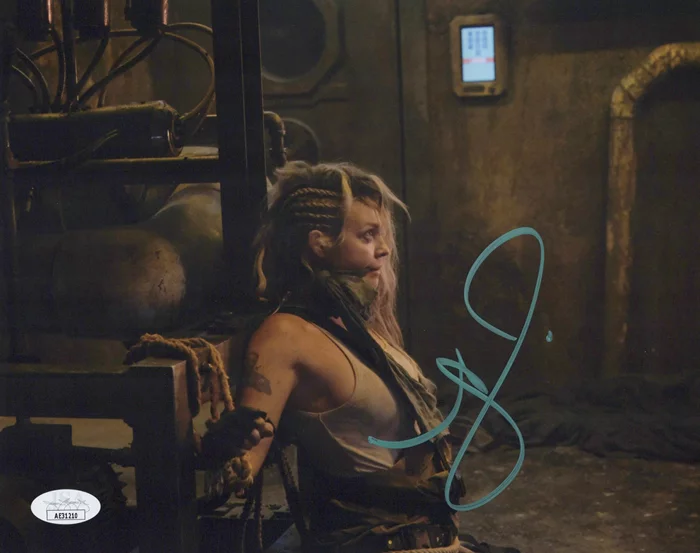 Alaina Huffman autograph