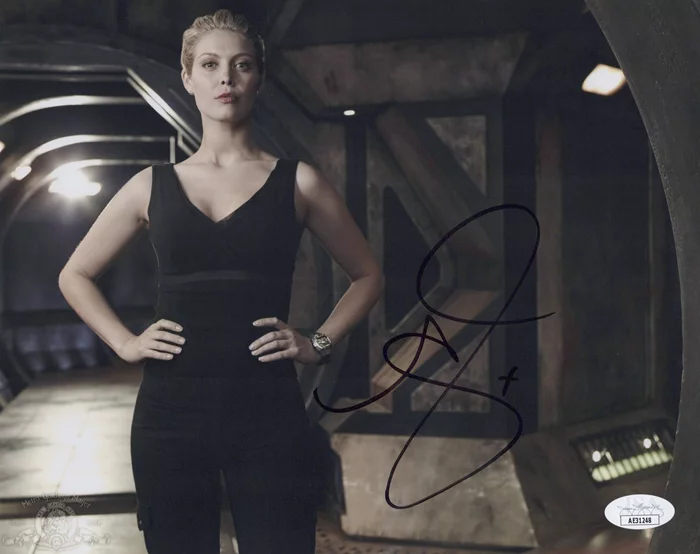 Alaina Huffman autograph