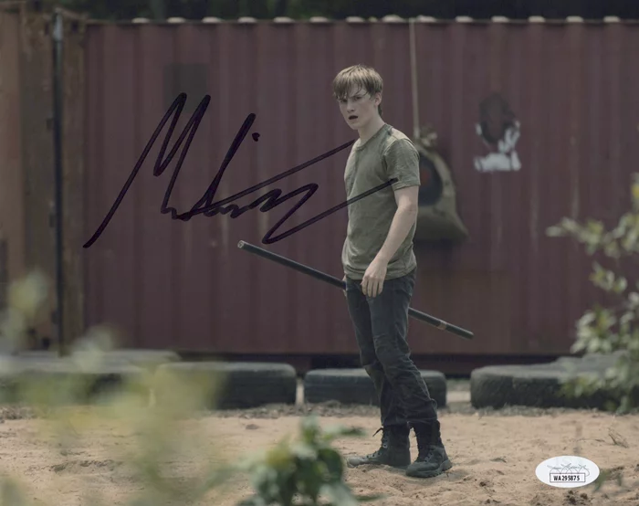 Matt Lintz autograph