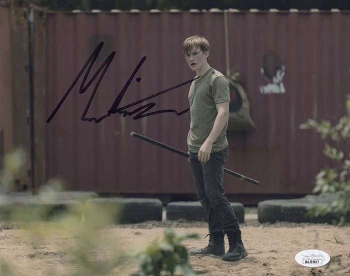 Matt Lintz autograph