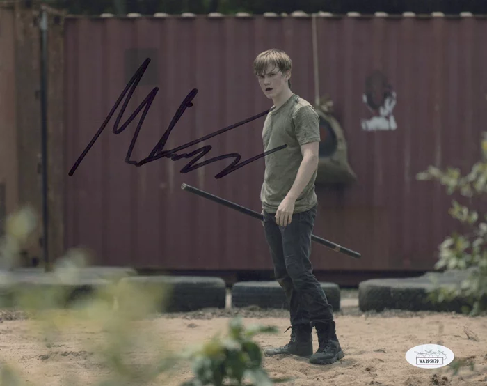 Matt Lintz autograph