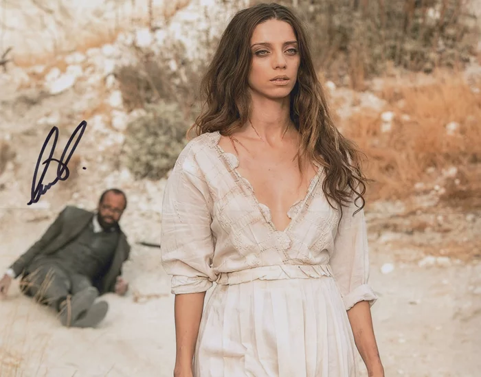 Angela Sarafyan autograph