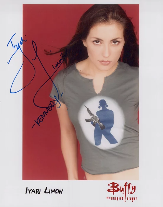 Iyari Limon autograph