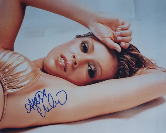 Alyssa Milano autograph