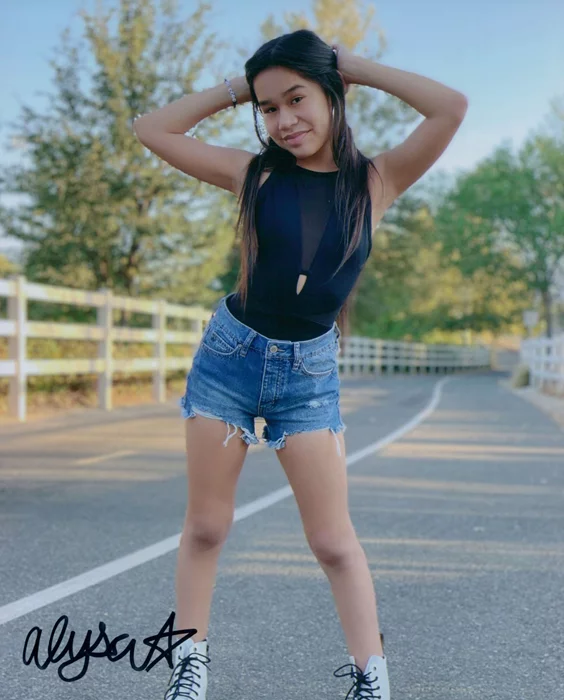 Alysa Gutierrez-Sierra autograph