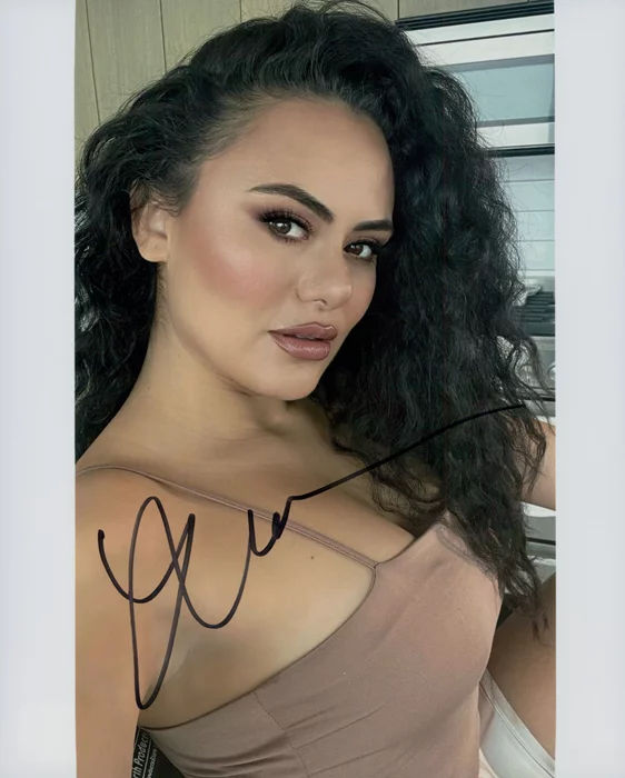 Geraldine Moreno autograph