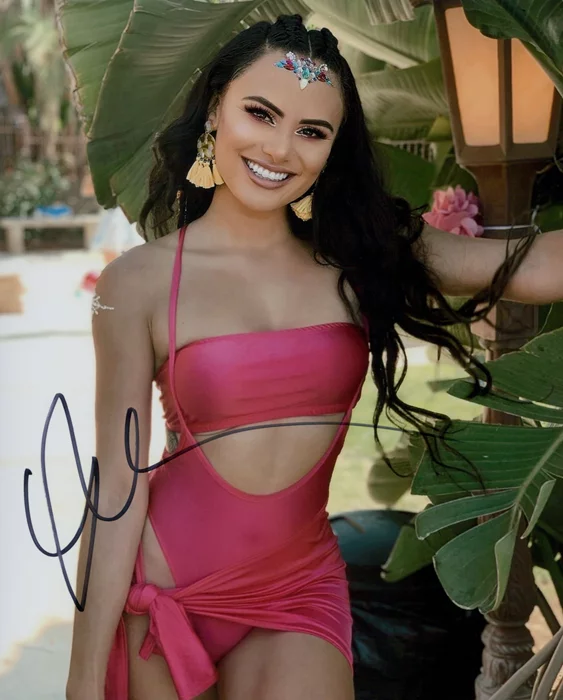 Geraldine Moreno autograph