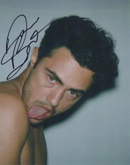 Darren Barnet autograph