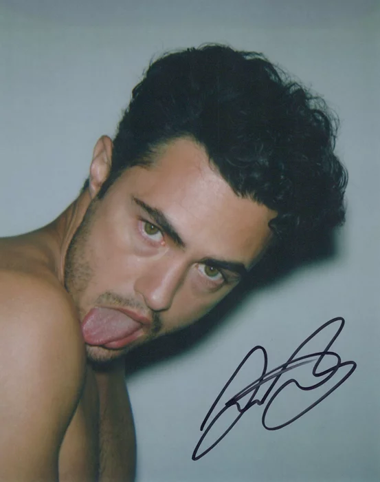 Darren Barnet autograph