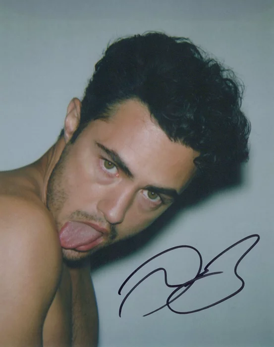 Darren Barnet autograph