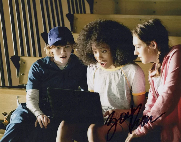 Zoe Renee autograph