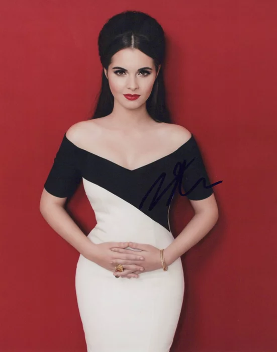 Vanessa Marano autograph