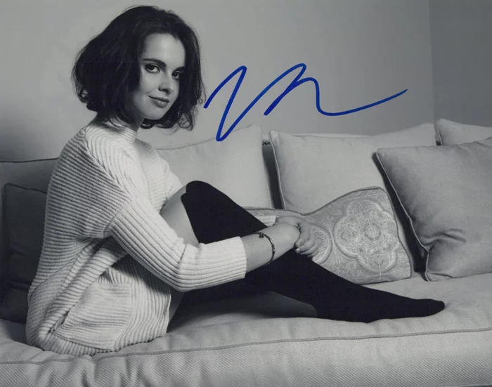 Vanessa Marano autograph