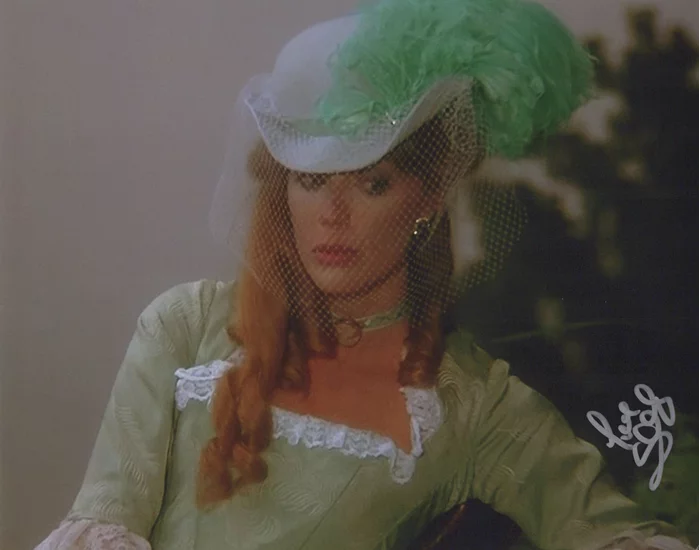 Shelby Chong autograph