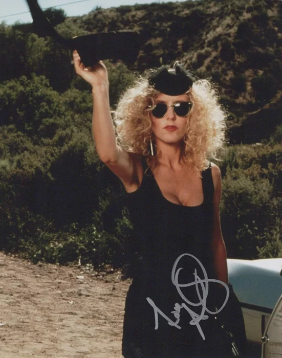 Shelby Chong autograph