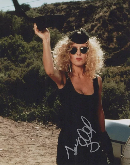 Shelby Chong autograph